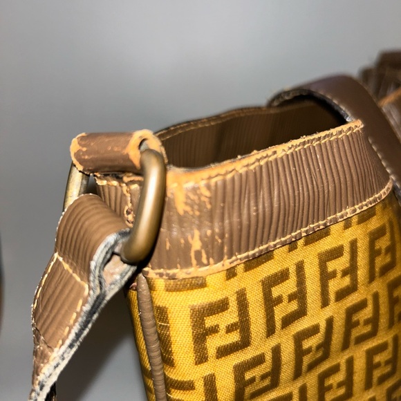 Pre loved vintage Fendi  crossbody bag - Picture 7 of 14